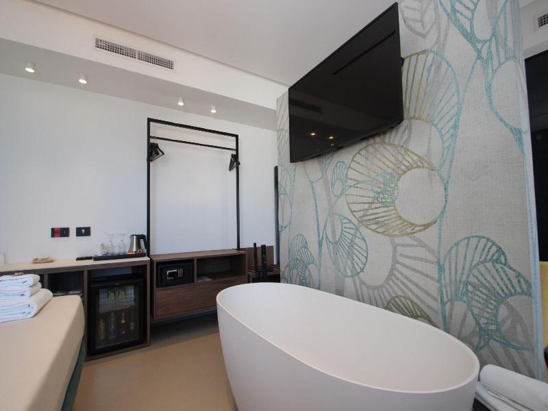 B B Le Suites Di Costanza - Oda