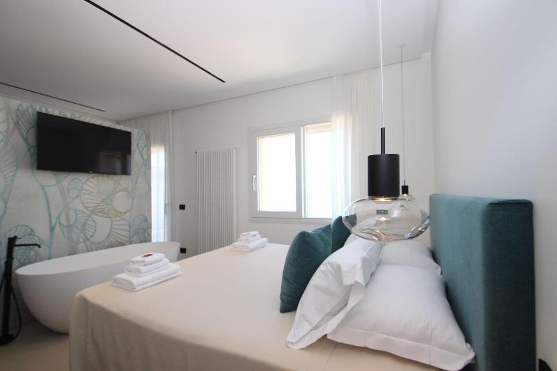 B B Le Suites Di Costanza - Oda