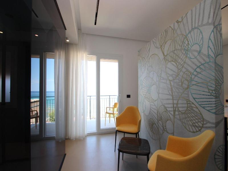 B B Le Suites Di Costanza - Oda
