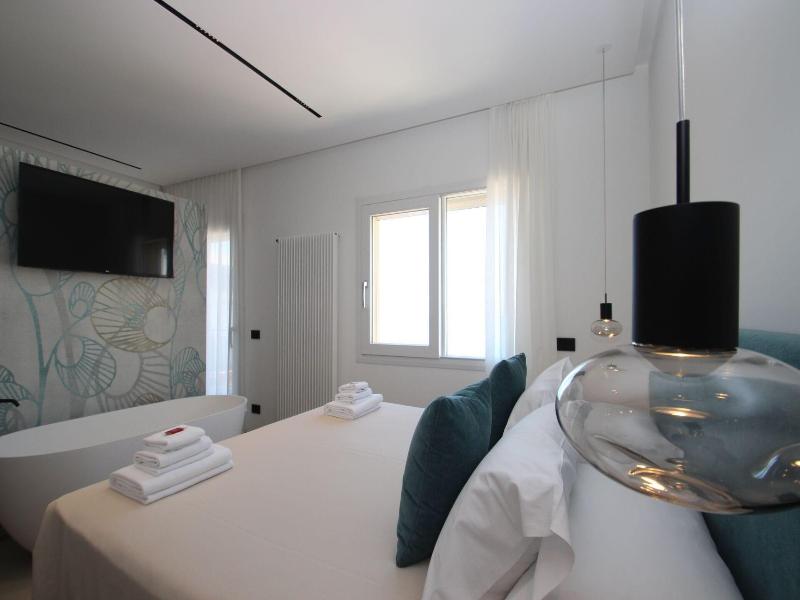 B B Le Suites Di Costanza - Oda