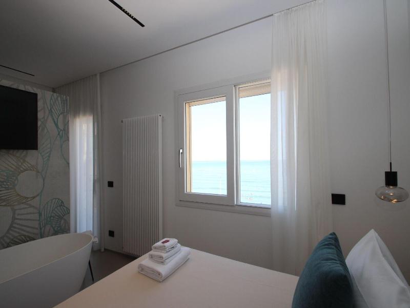 B B Le Suites Di Costanza - Oda