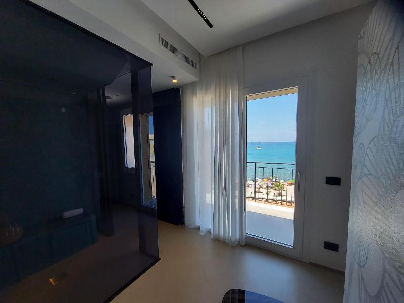 B B Le Suites Di Costanza - Oda