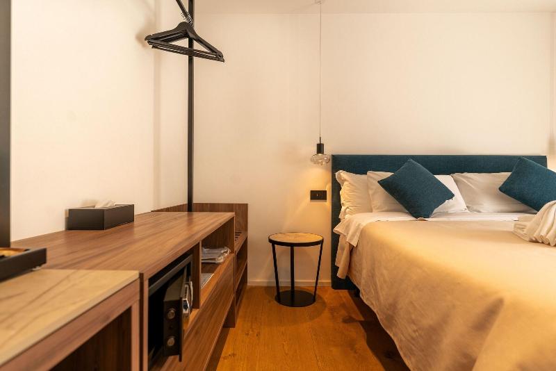 B B Le Suites Di Costanza - Oda