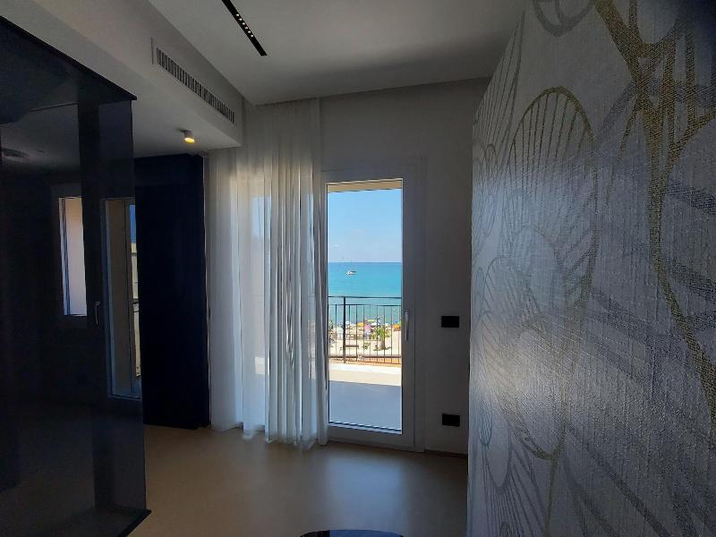 B B Le Suites Di Costanza - Oda