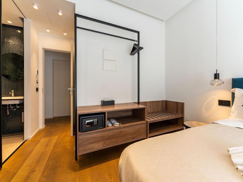 B B Le Suites Di Costanza - Oda