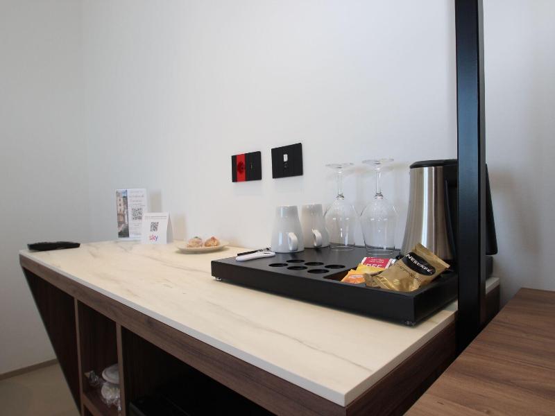 B B Le Suites Di Costanza - Oda