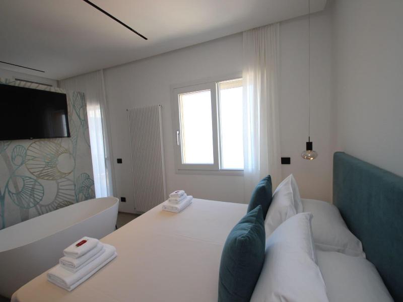 B B Le Suites Di Costanza - Oda