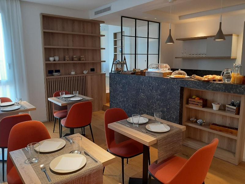 B B Le Suites Di Costanza - Restoran
