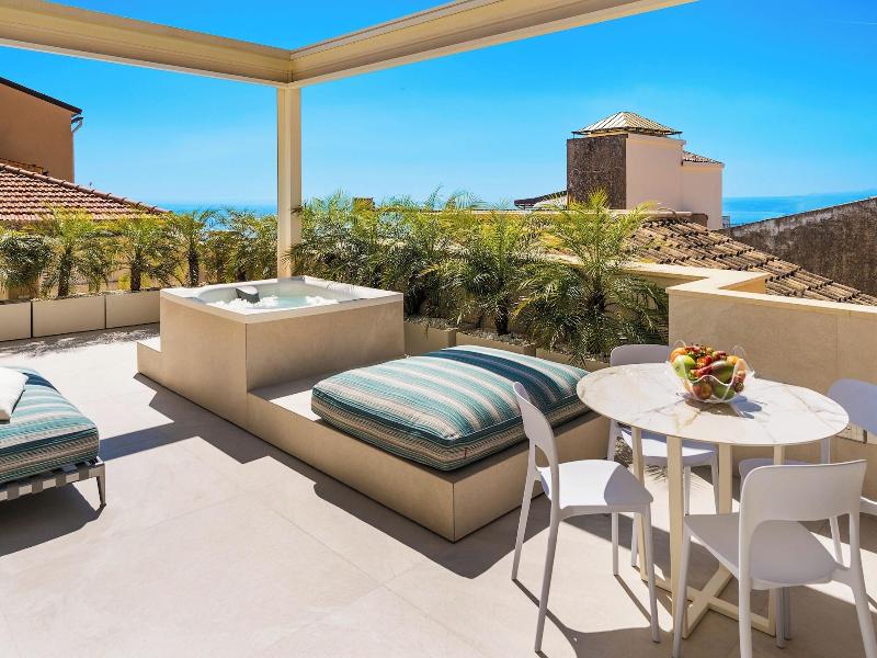 Taormina Infinity Suites - Oda