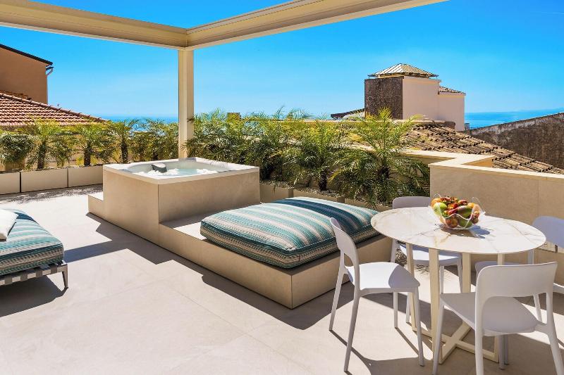 Taormina Infinity Suites - Oda