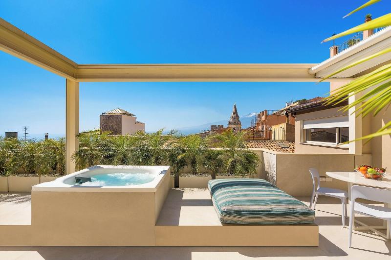 Taormina Infinity Suites - Oda