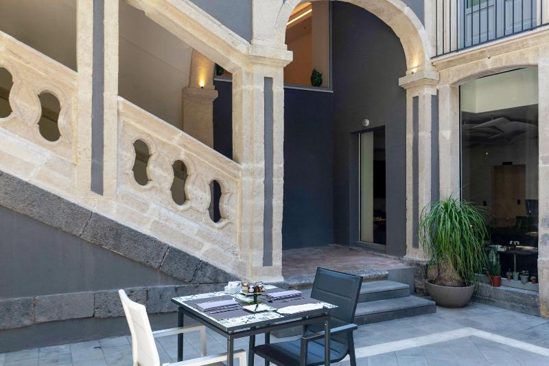 Palazzo Sangiorgio - Lobi