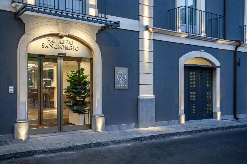 Palazzo Sangiorgio - Genel