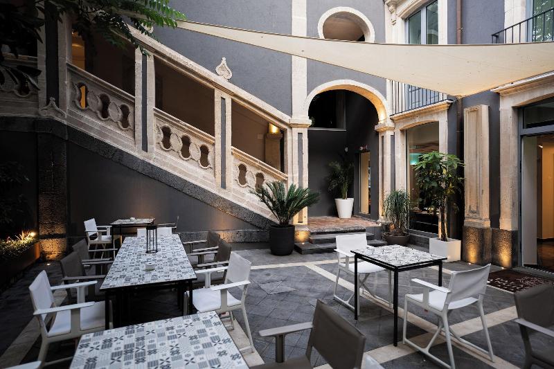 Palazzo Sangiorgio - Genel