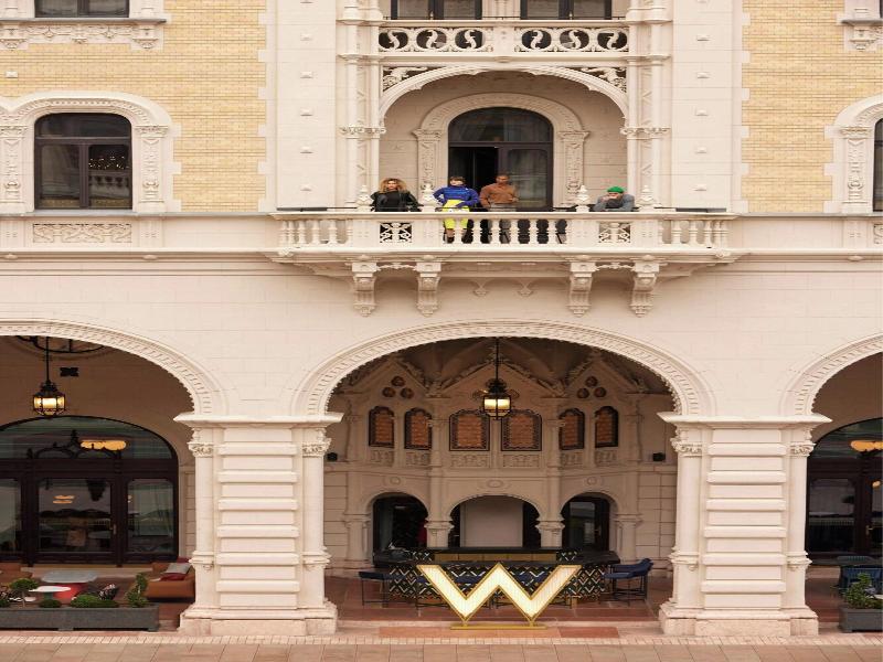 W Budapest - Genel