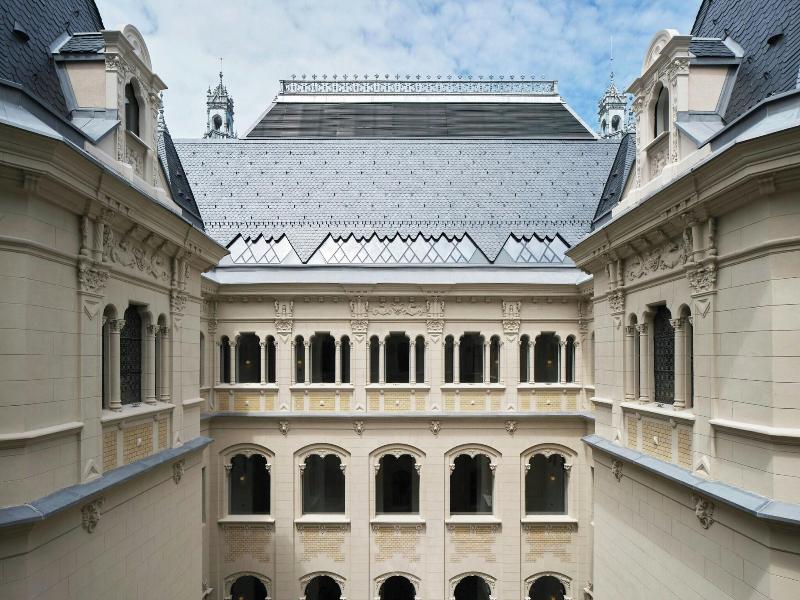 W Budapest - Genel