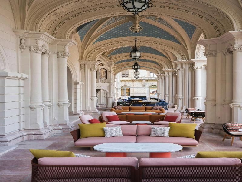 W Budapest - Genel