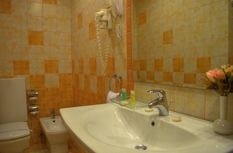 Amrada Avenue Hotel - Oda