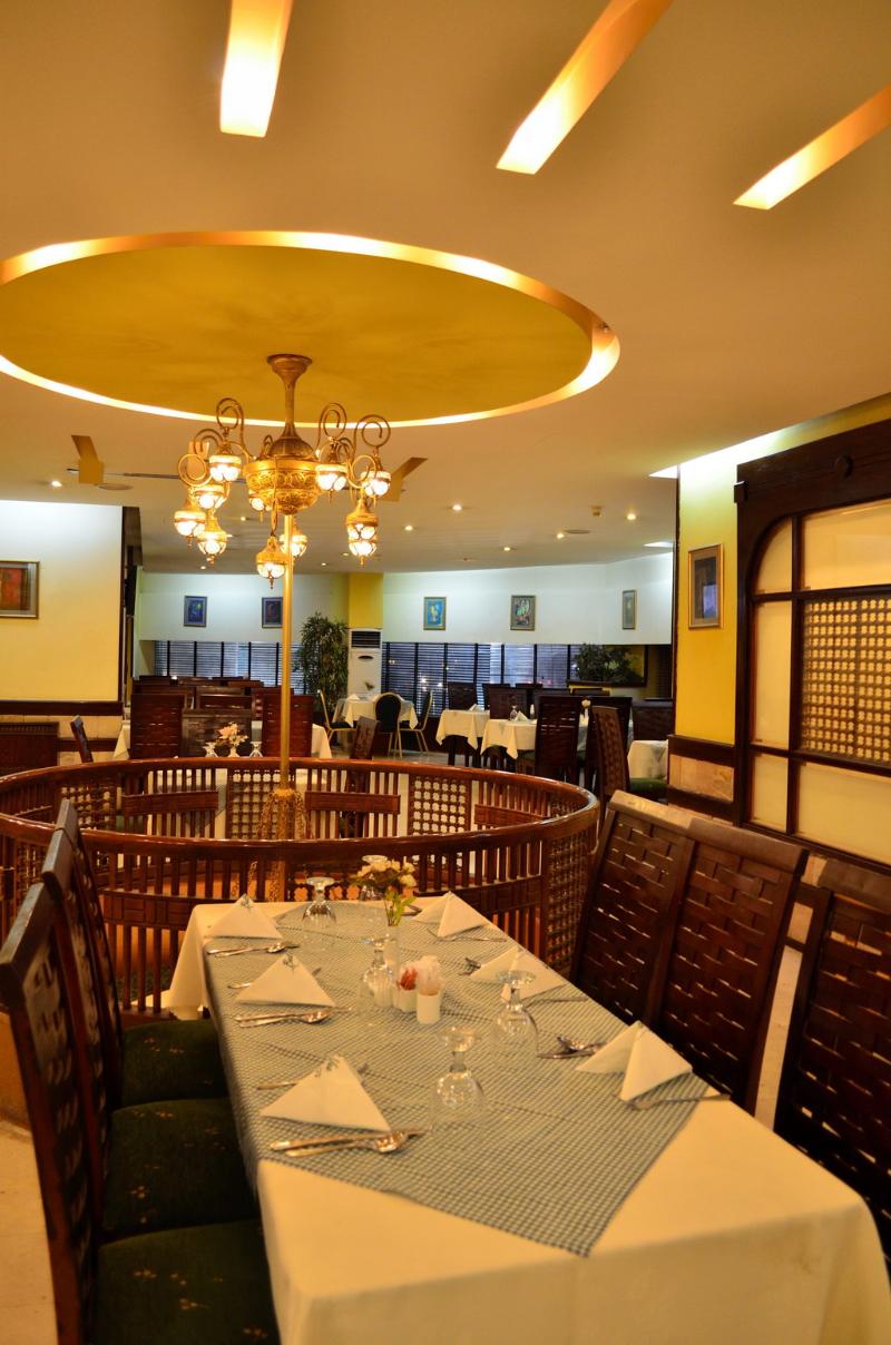 Amrada Avenue Hotel - Restoran