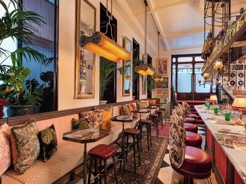 The Ivens Autograph Collection - Bar