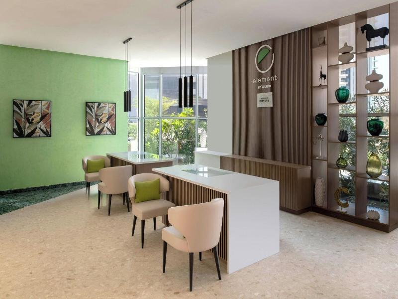 Element West Bay Doha - Lobi
