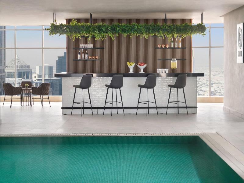 Element West Bay Doha - Havuz