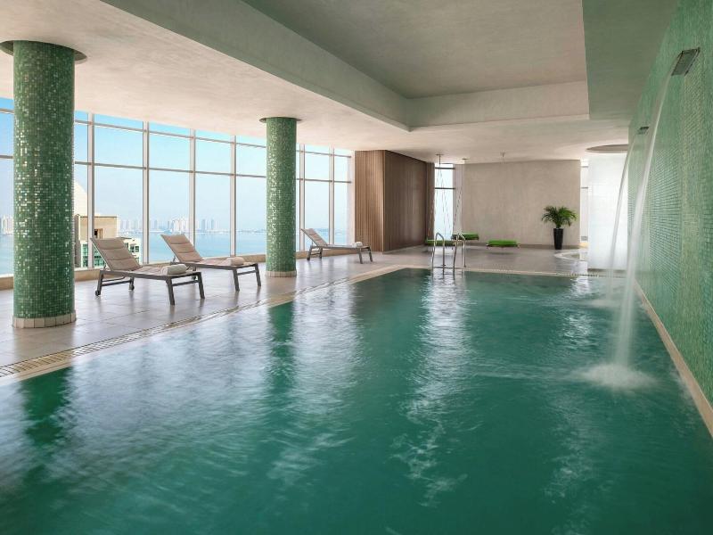 Element West Bay Doha - Havuz