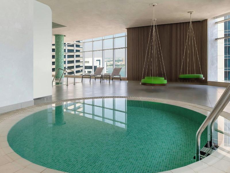 Element West Bay Doha - Havuz
