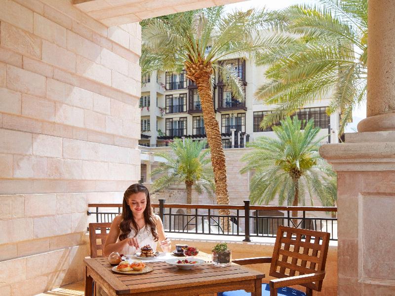 Movenpick Resort & Residences Aqaba - Bar