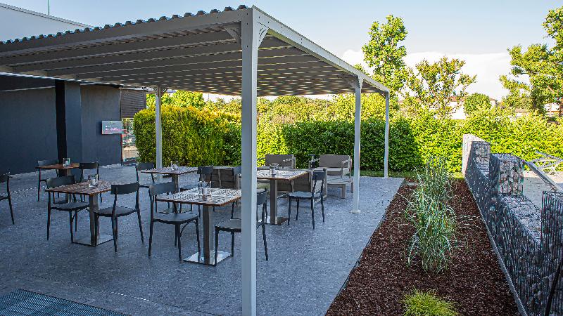 Hotel Mealba Suite & Pool - Teras
