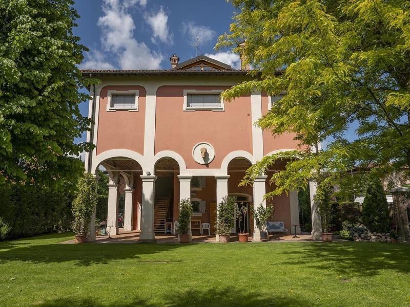Villa Matildis - Genel