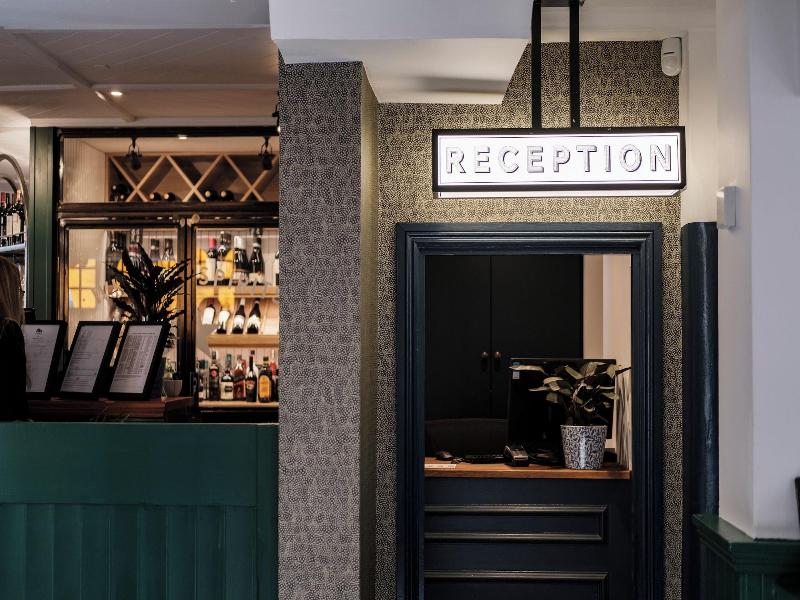 The White Star Tavern - Lobi
