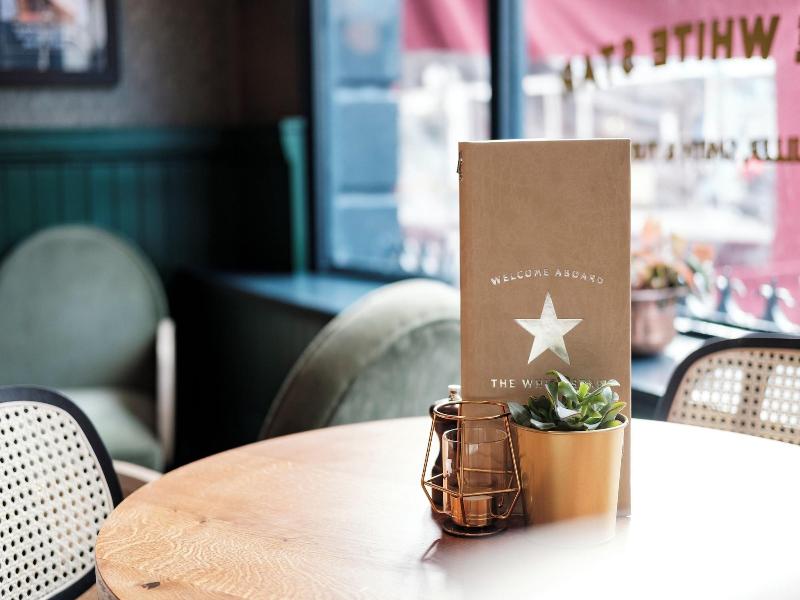 The White Star Tavern - Lobi