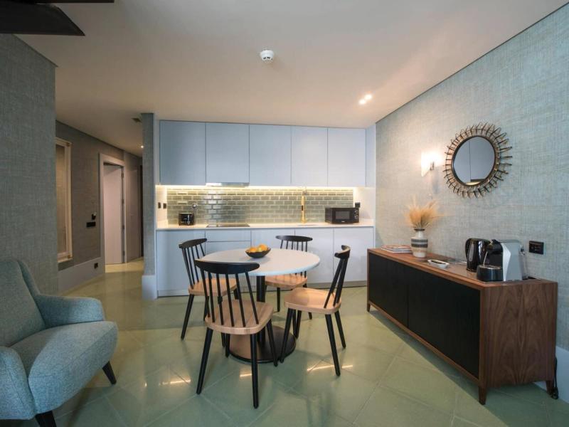 Apartamentos The Arc Carra S - Oda