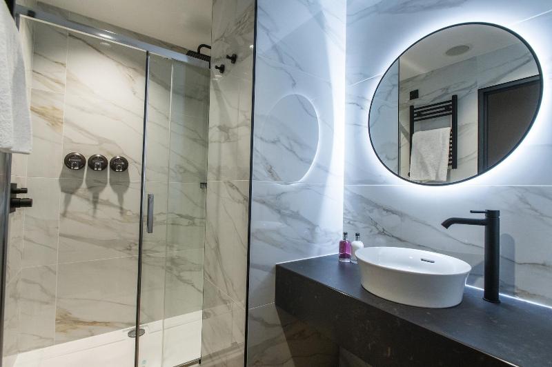 Tynecastle Park Hotel - Oda