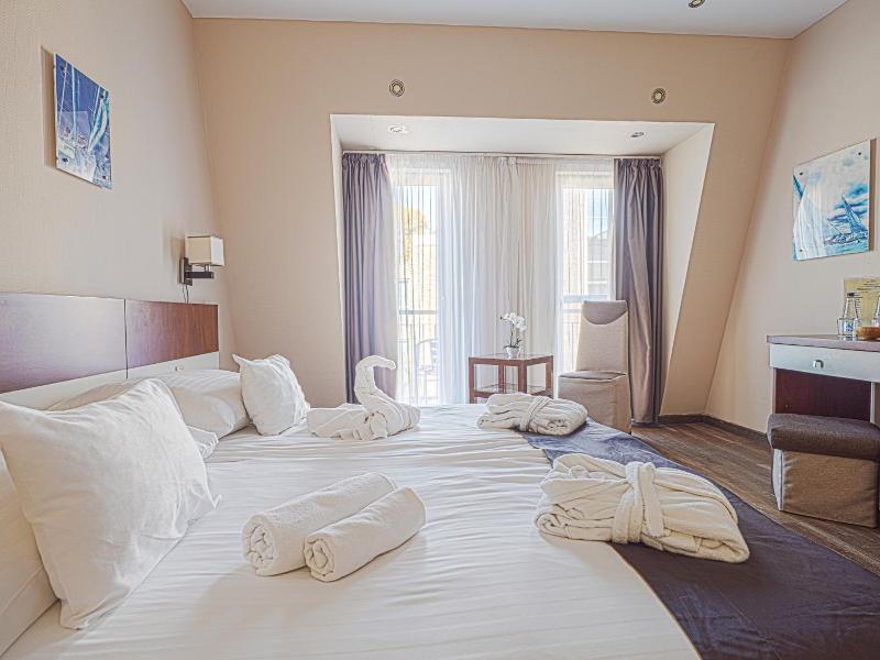 Holiday Beach Wellness Hotel with Sauna Park - Oda