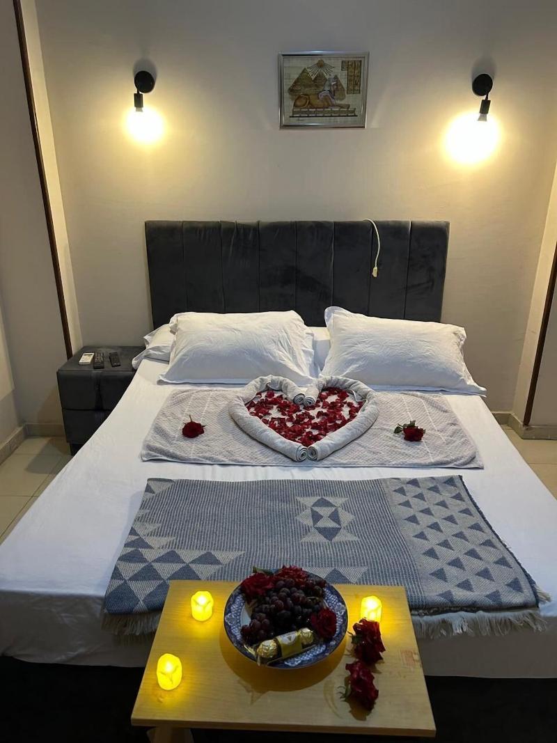 Pyramids Road Guest House - Oda