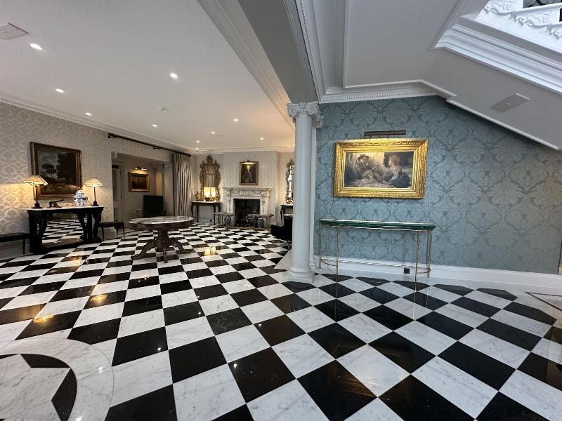 No 30 Knightsbridge - Lobi