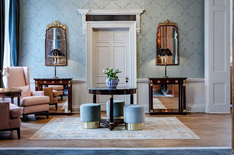 No 30 Knightsbridge - Lobi