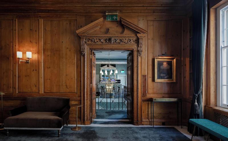 No 30 Knightsbridge - Lobi