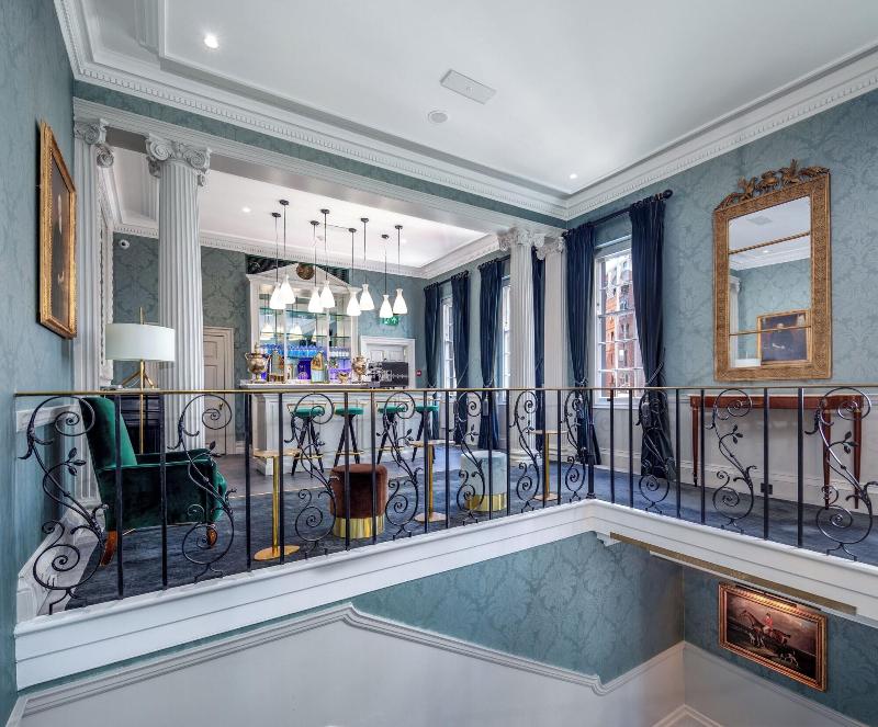 No 30 Knightsbridge - Lobi