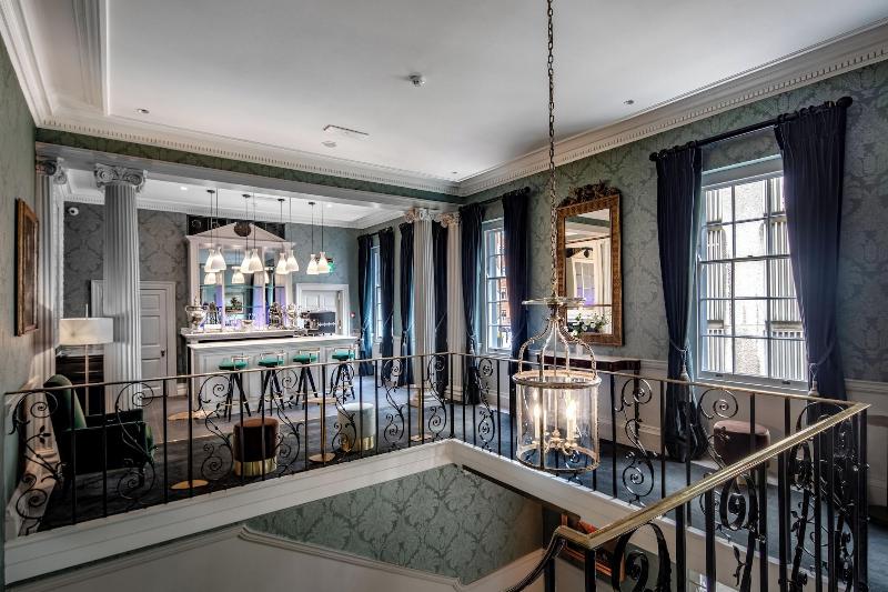 No 30 Knightsbridge - Lobi