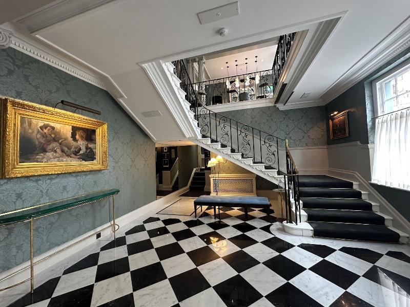 No 30 Knightsbridge - Aktivite