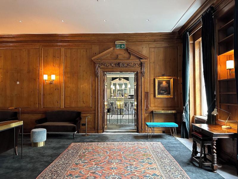 No 30 Knightsbridge - Aktivite