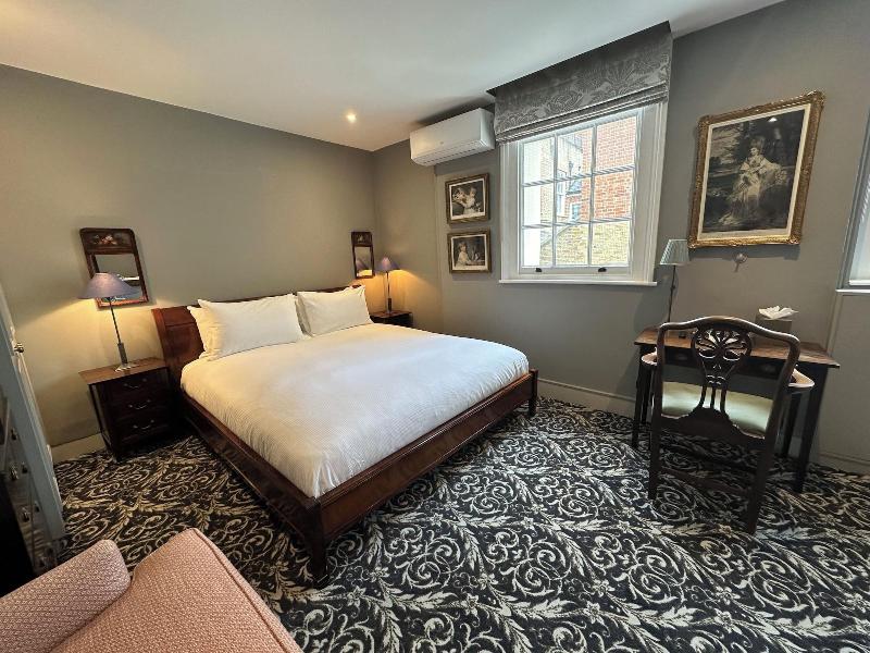 No 30 Knightsbridge - Oda