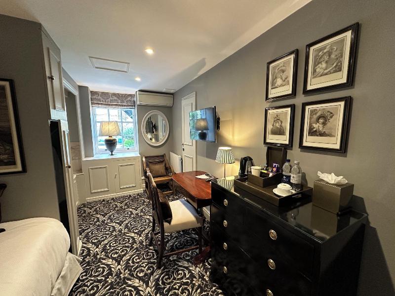 No 30 Knightsbridge - Oda