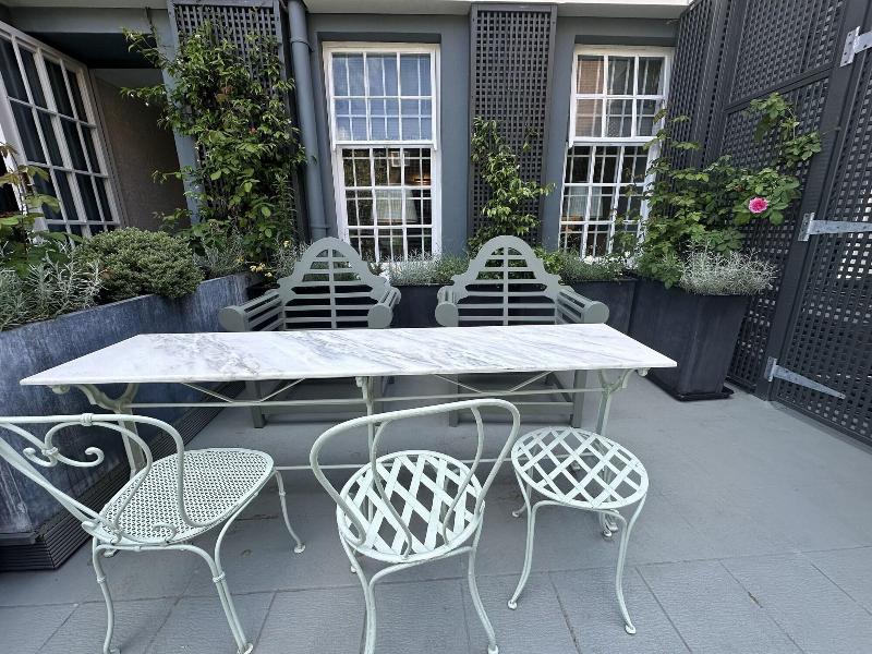 No 30 Knightsbridge - Oda