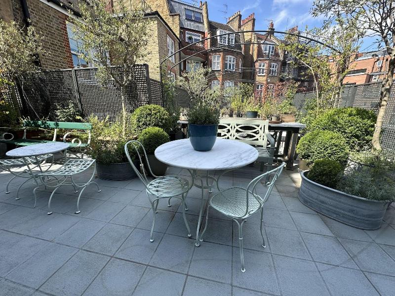 No 30 Knightsbridge - Oda