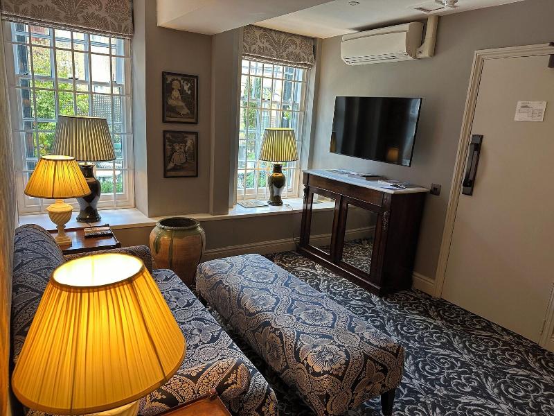 No 30 Knightsbridge - Oda
