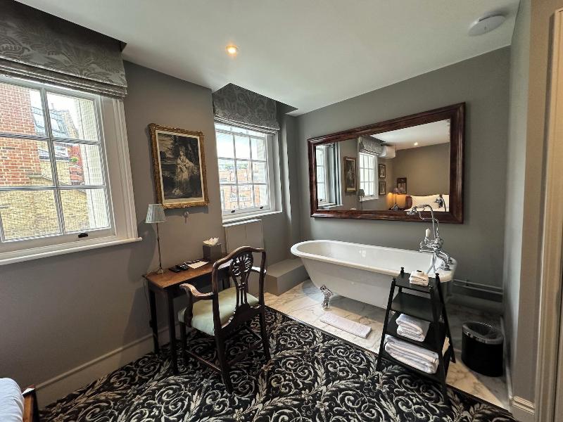No 30 Knightsbridge - Oda